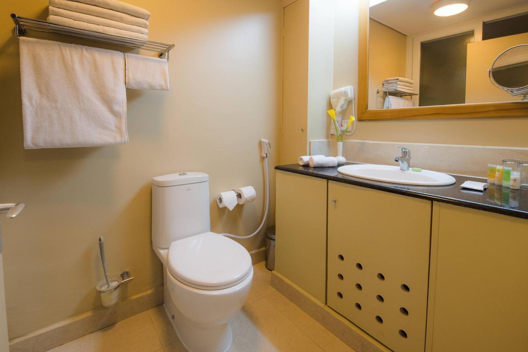 Protea Hotel By Marriott Dar Es Salaam Oyster Bay Bagian luar foto
