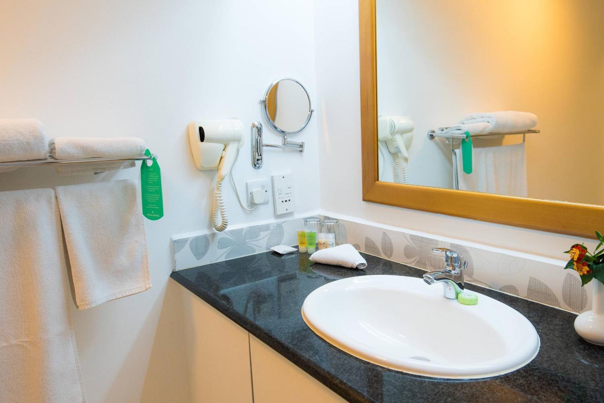 Protea Hotel By Marriott Dar Es Salaam Oyster Bay Bagian luar foto