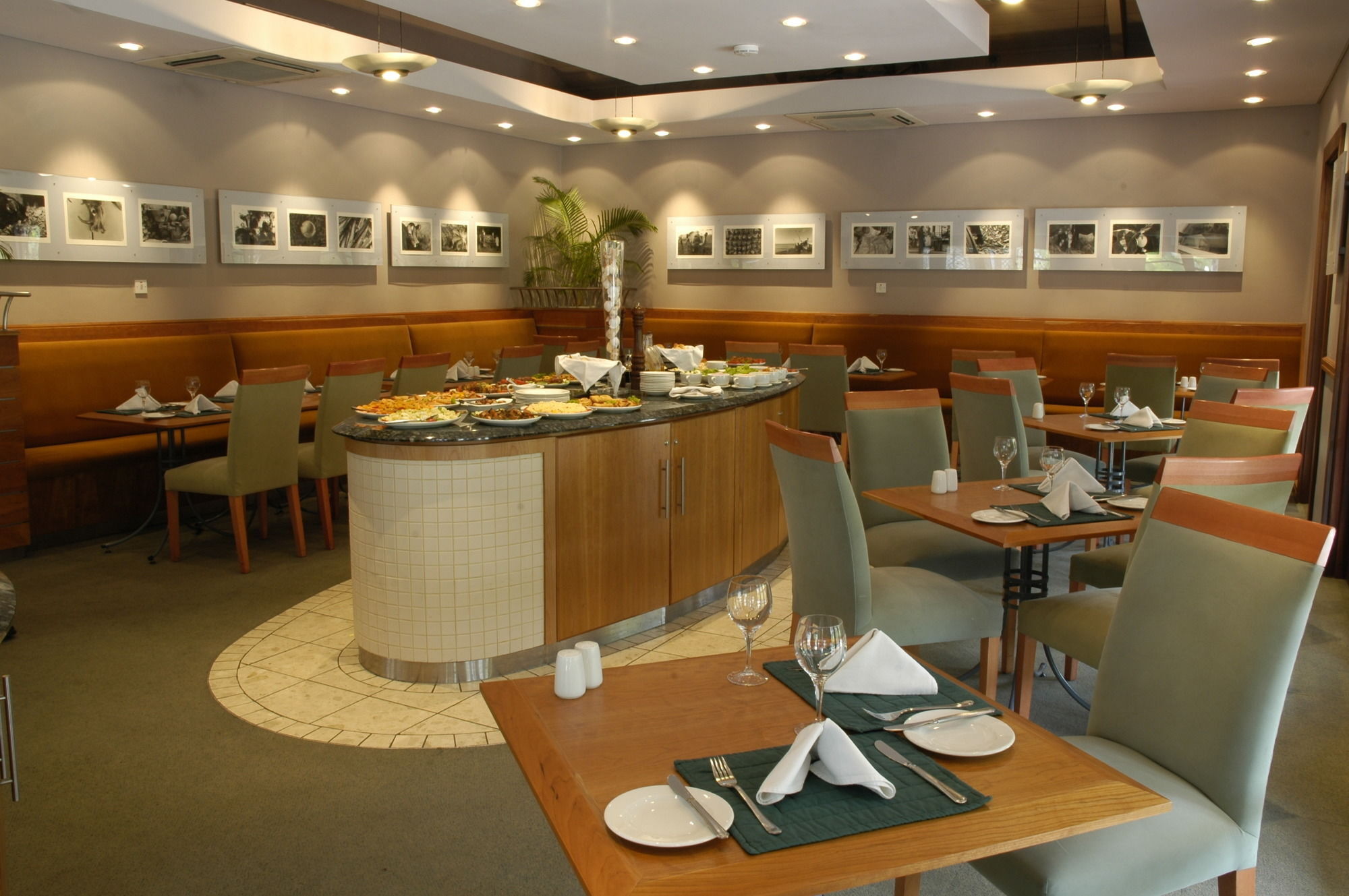 Protea Hotel By Marriott Dar Es Salaam Oyster Bay Bagian luar foto